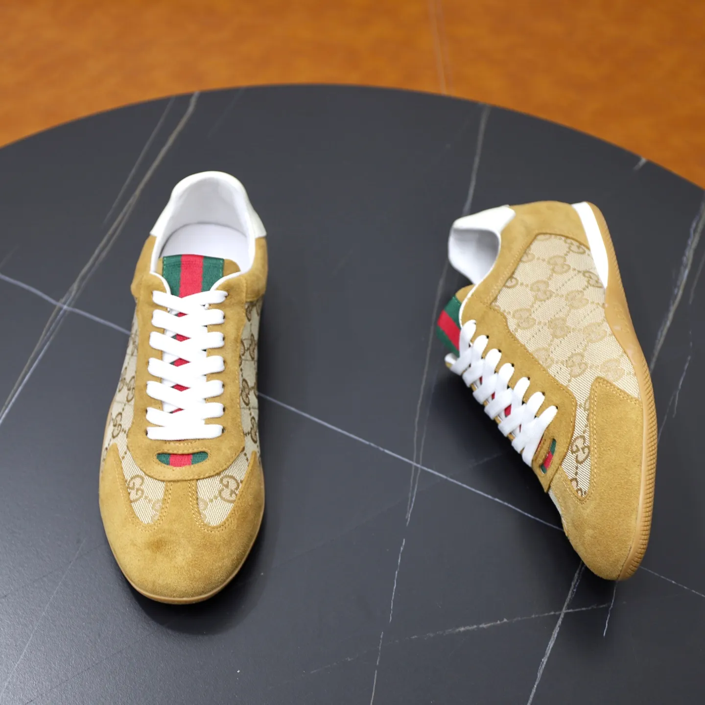 Ex-factory price: 462💰🙅‍♂️🙅‍♂️🙅‍♂️ Brand: Gucci GUCCi Standard code: 38-44 (45 customized) Grade: Same as the official website Material: Original cowhide stitching brand cloth Comfortable and breathable pigskin lining Lightweight and wear-resistant sports outsole Style category: Men's fashion casual shoes Running sports shoes Distinguished luxury brand elements Top luxury color: actual picture color
